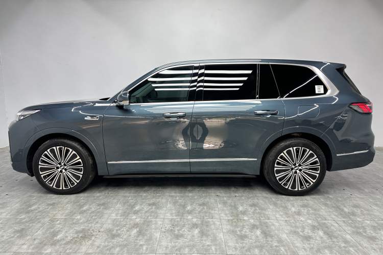 Used Geely Galaxy M9 2025 Model 210km Four-Wheel-Drive Leading Edition Exterior 3