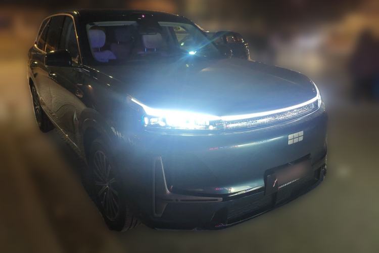 Used Geely Galaxy M9 2025 Model 230km Two-Wheel-Drive Exploration Edition Front Right 45 Deg