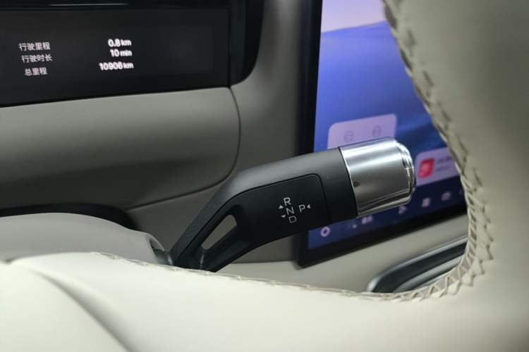 Used Geely Galaxy M9 2025 Model 210km Four-Wheel-Drive Leading Edition Gear Lever