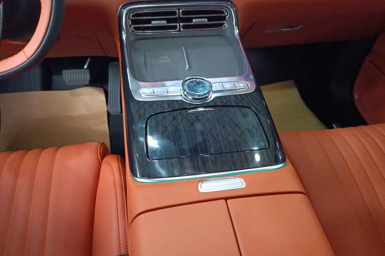 Used Geely Galaxy M9 2025 Model 230km Two-Wheel-Drive Exploration Edition Gear Lever