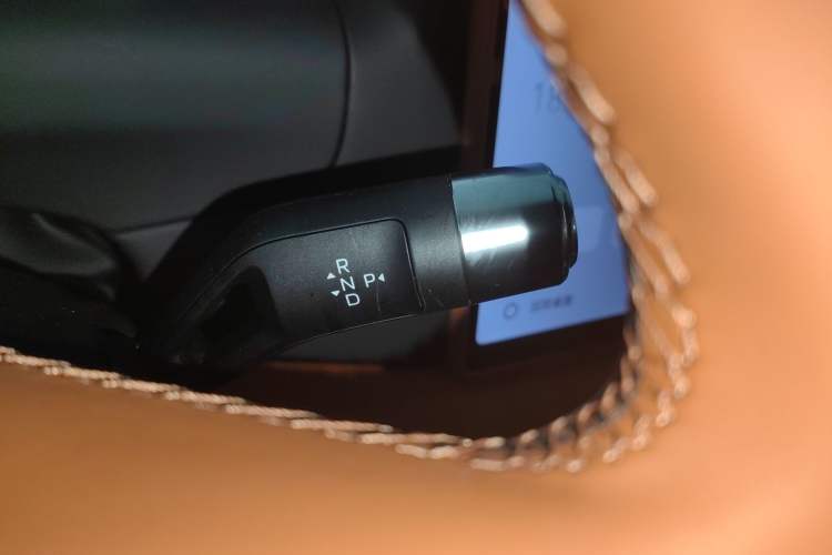 Used Geely Galaxy M9 2025 Model 230km Two-Wheel-Drive Exploration Edition Gear Lever