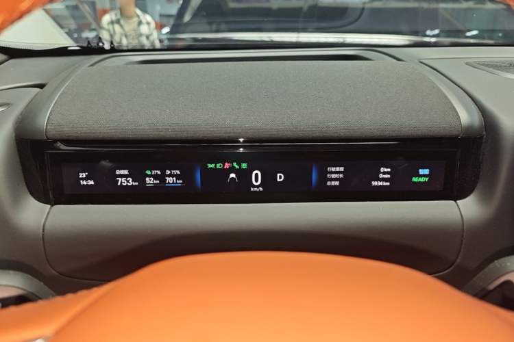 Used Geely Galaxy M9 2025 Model 210km Four-Wheel-Drive Leading Edition Instrument Cluster