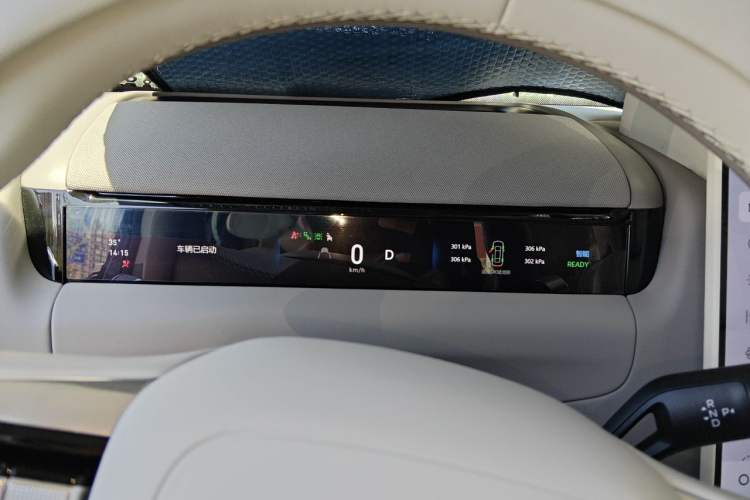 Used Geely Galaxy M9 2025 Model 210km Four-Wheel-Drive Leading Edition Instrument Cluster