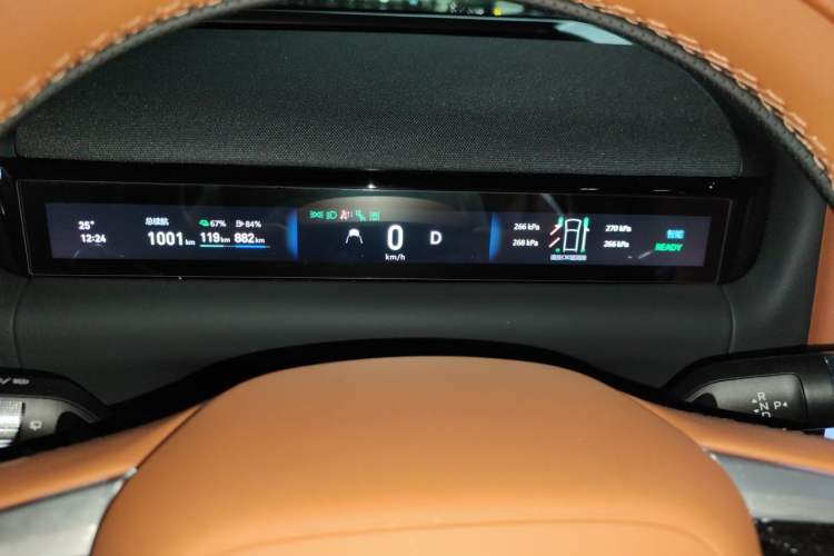 Used Geely Galaxy M9 2025 Model 230km Two-Wheel-Drive Exploration Edition Instrument Cluster