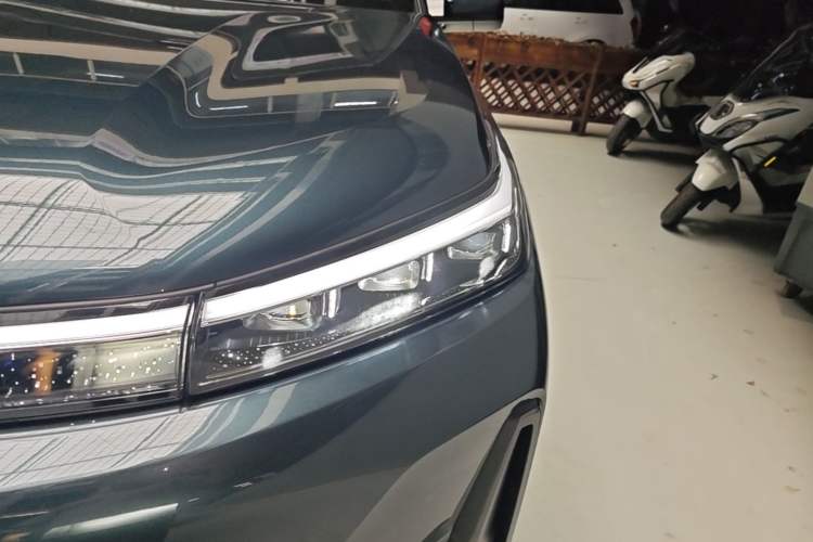 Used Geely Galaxy M9 2025 Model 210km Four-Wheel-Drive Leading Edition Left Front Headlight