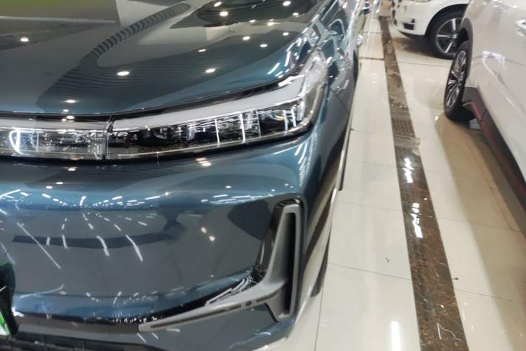Used Geely Galaxy M9 2025 Model 210km Four-Wheel-Drive Leading Edition Left Front Headlight