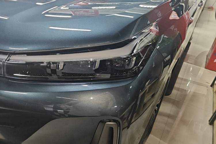 Used Geely Galaxy M9 2025 Model 230km Two-Wheel-Drive Exploration Edition Left Front Headlight