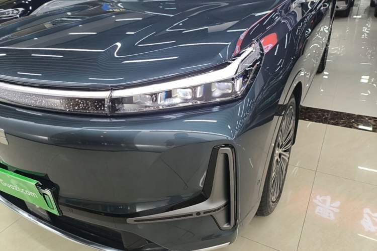 Used Geely Galaxy M9 2025 Model 210km Four-Wheel-Drive Leading Edition Left Front Headlight