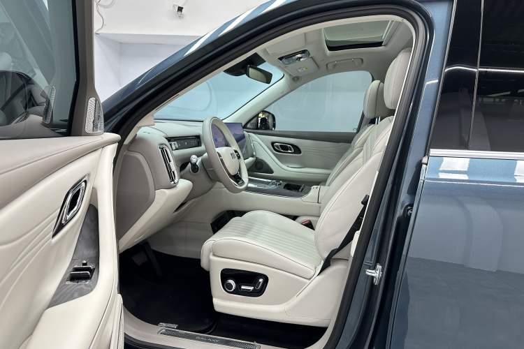 Used Geely Galaxy M9 2025 Model 210km Four-Wheel-Drive Leading Edition Left Front Seat