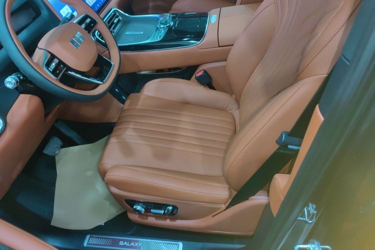 Used Geely Galaxy M9 2025 Model 230km Two-Wheel-Drive Exploration Edition Left Front Seat