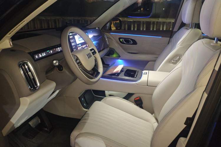 Used Geely Galaxy M9 2025 Model 230km Two-Wheel-Drive Exploration Edition Left Front Seat