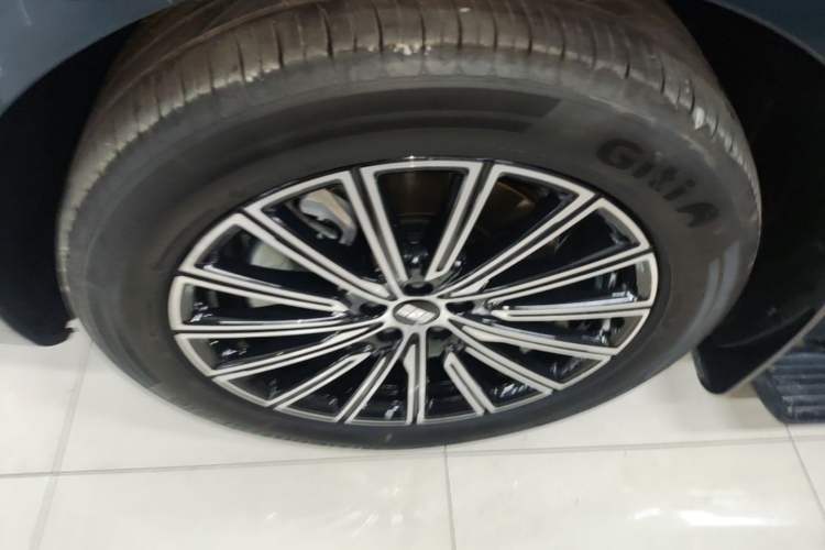 Used Geely Galaxy M9 2025 Model 210km Four-Wheel-Drive Leading Edition Left Front Wheel Hub