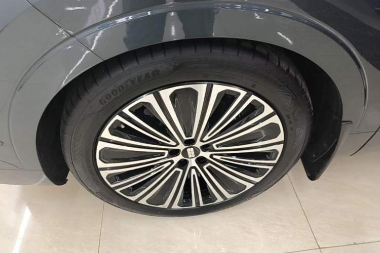 Used Geely Galaxy M9 2025 Model 210km Four-Wheel-Drive Leading Edition Left Front Wheel Hub