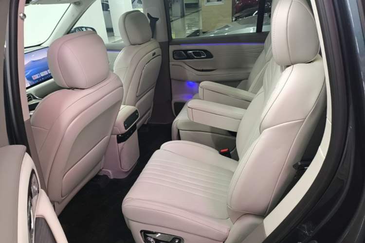 Used Geely Galaxy M9 2025 Model 210km Four-Wheel-Drive Leading Edition Left Rear Seat