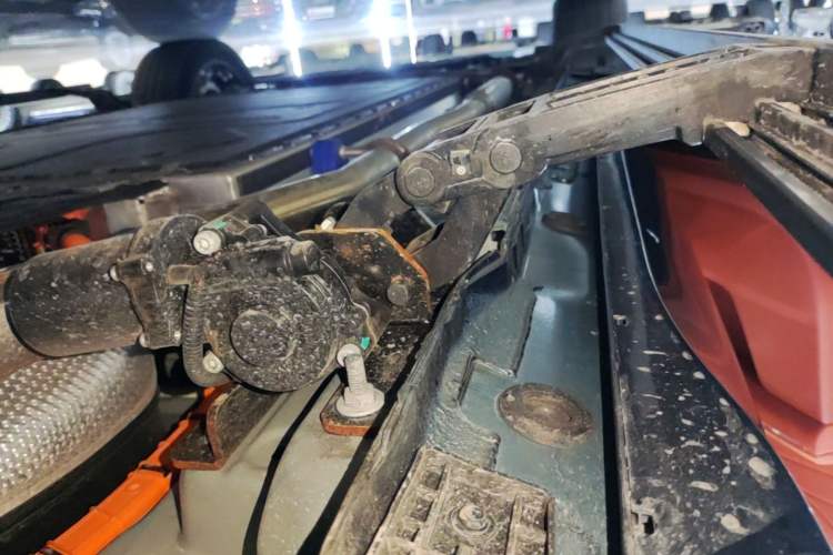 Used Geely Galaxy M9 2025 Model 210km Four-Wheel-Drive Leading Edition Left Side Sill