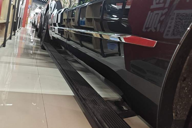Used Geely Galaxy M9 2025 Model 230km Two-Wheel-Drive Exploration Edition Left Side Sill