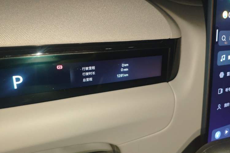 Used Geely Galaxy M9 2025 Model 230km Two-Wheel-Drive Exploration Edition Odometer Close Up