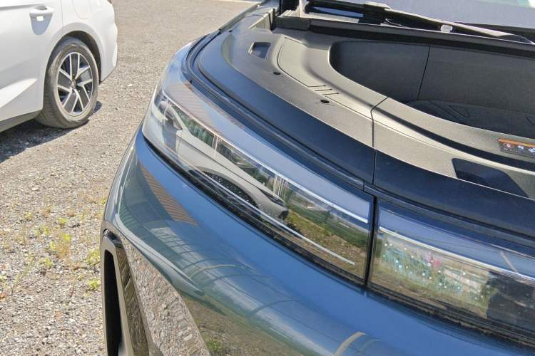 Used Geely Galaxy M9 2025 Model 210km Four-Wheel-Drive Leading Edition Right Front Headlight
