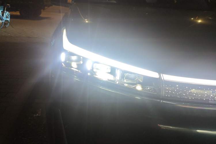 Used Geely Galaxy M9 2025 Model 230km Two-Wheel-Drive Exploration Edition Right Front Headlight