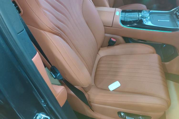 Used Geely Galaxy M9 2025 Model 230km Two-Wheel-Drive Exploration Edition Right Front Seat