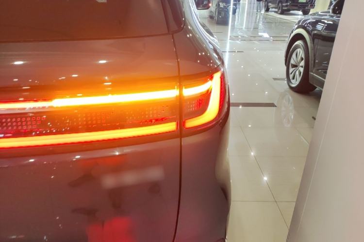 Used Geely Galaxy M9 2025 Model 210km Four-Wheel-Drive Leading Edition Right Rear Taillight