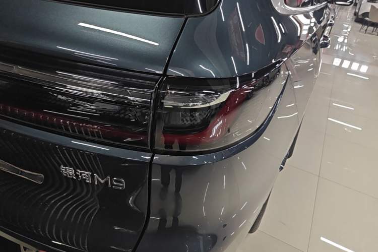 Used Geely Galaxy M9 2025 Model 230km Two-Wheel-Drive Exploration Edition Right Rear Taillight