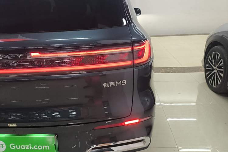Used Geely Galaxy M9 2025 Model 210km Four-Wheel-Drive Leading Edition Right Rear Taillight