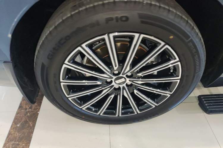Used Geely Galaxy M9 2025 Model 210km Four-Wheel-Drive Leading Edition Right Rear Wheel Hub