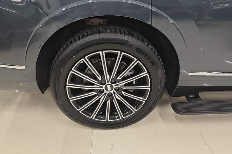Used Geely Galaxy M9 2025 Model 230km Two-Wheel-Drive Exploration Edition Right Rear Wheel Hub