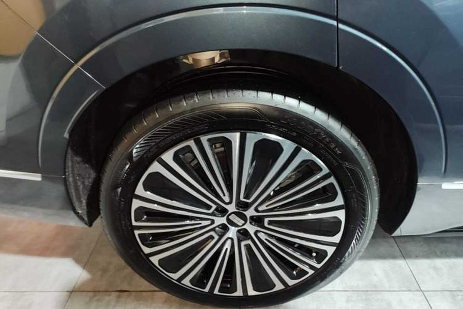 Used Geely Galaxy M9 2025 Model 210km Four-Wheel-Drive Leading Edition Right Rear Wheel Hub