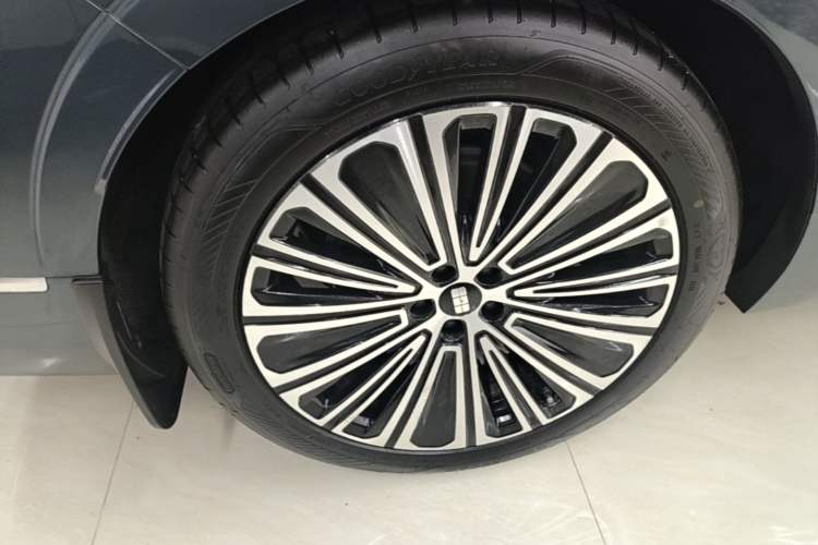 Used Geely Galaxy M9 2025 Model 210km Four-Wheel-Drive Leading Edition Right Rear Wheel Hub