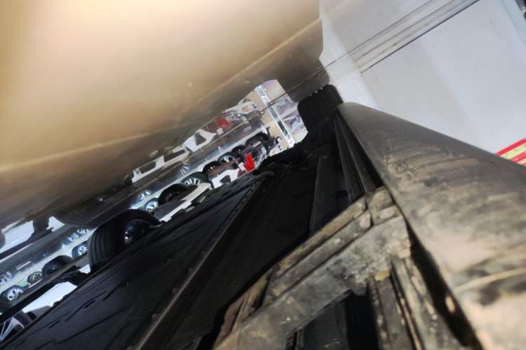 Used Geely Galaxy M9 2025 Model 210km Four-Wheel-Drive Leading Edition Right Side Sill