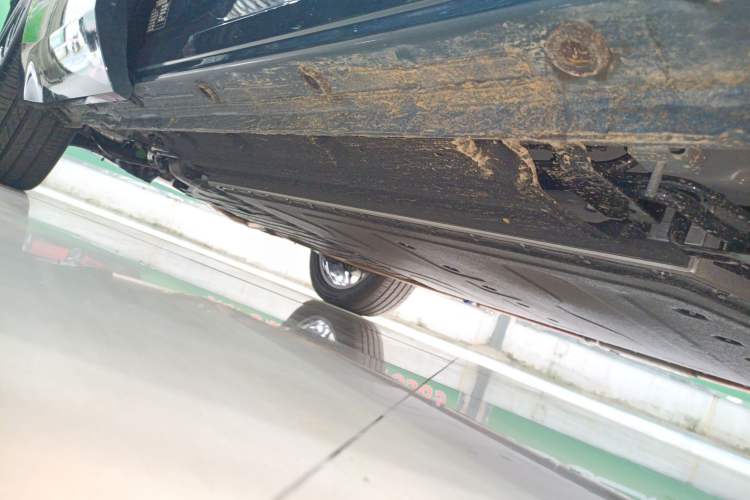 Used Geely Galaxy M9 2025 Model 230km Two-Wheel-Drive Exploration Edition Right Side Sill