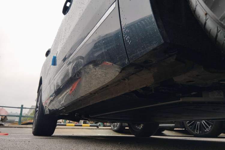 Used Geely Galaxy M9 2025 Model 230km Two-Wheel-Drive Exploration Edition Right Side Sill