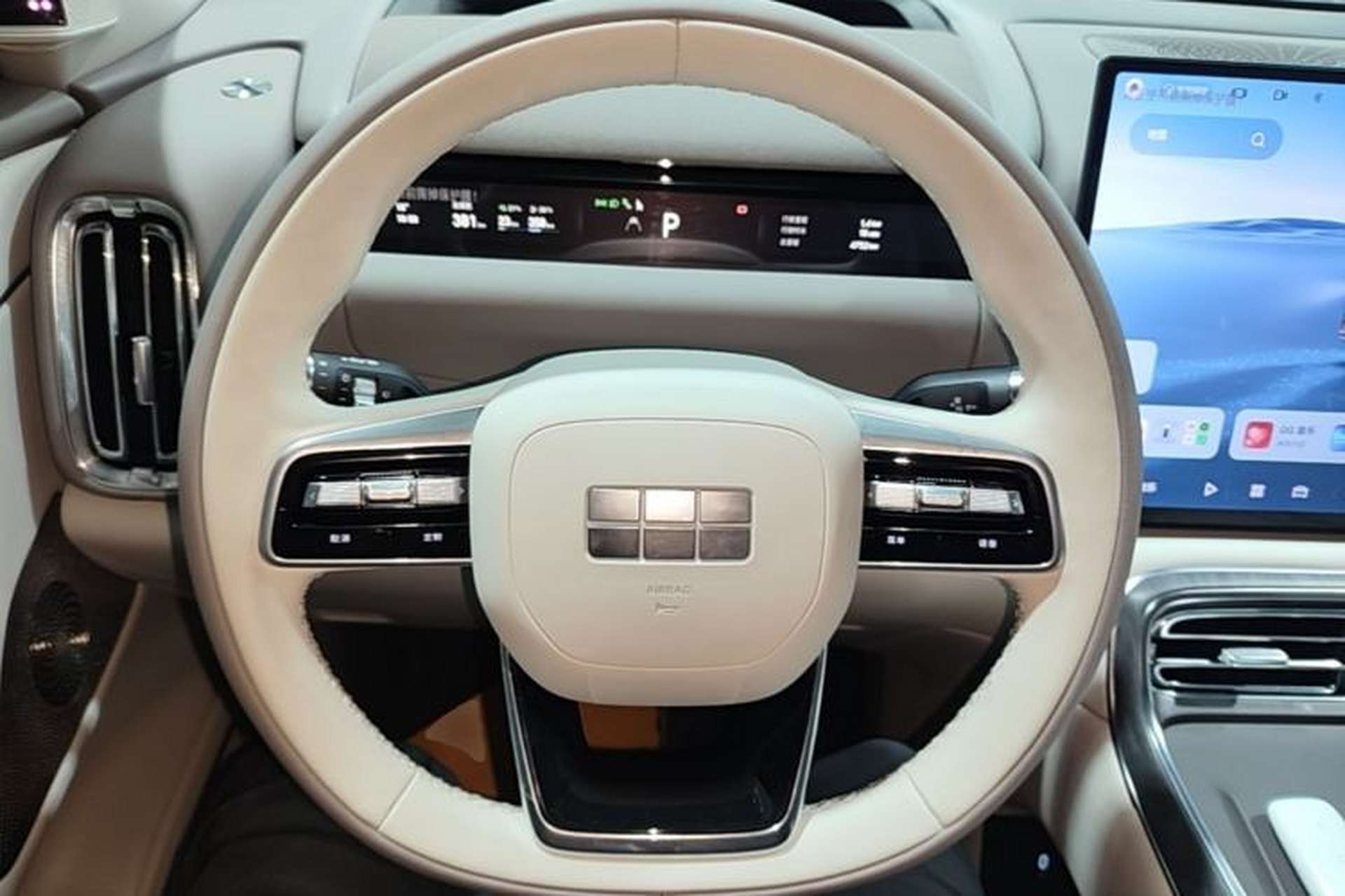 Used Geely Galaxy M9 2025 Model 210km Four-Wheel-Drive Leading Edition Steering Wheel