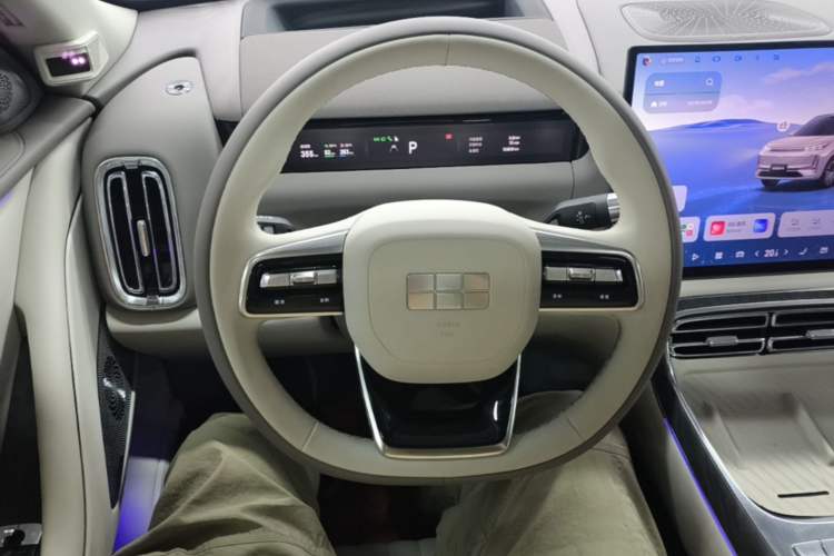 Used Geely Galaxy M9 2025 Model 210km Four-Wheel-Drive Leading Edition Steering Wheel