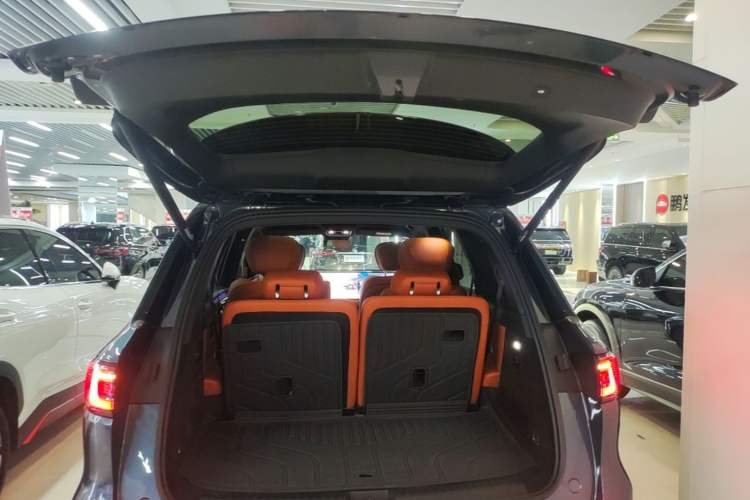 Used Geely Galaxy M9 2025 Model 210km Four-Wheel-Drive Leading Edition Trunk