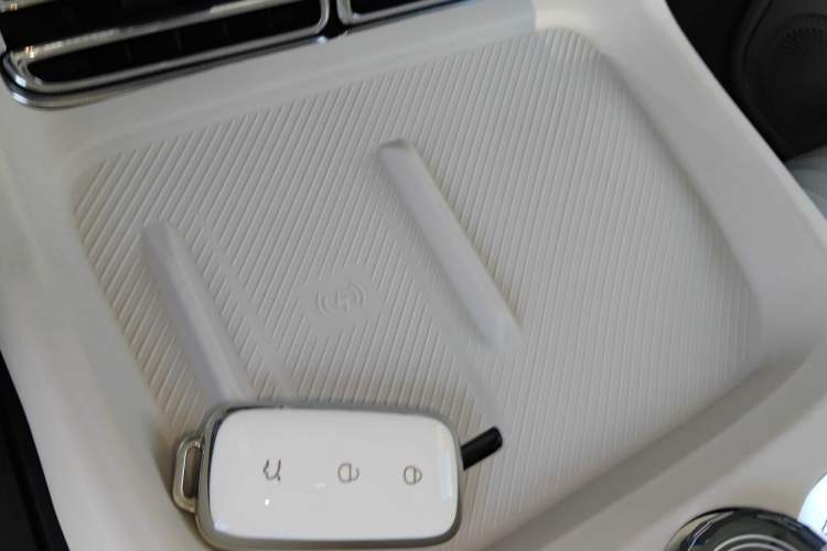 Used Geely Galaxy M9 2025 Model 210km Four-Wheel-Drive Leading Edition Vehicle Key