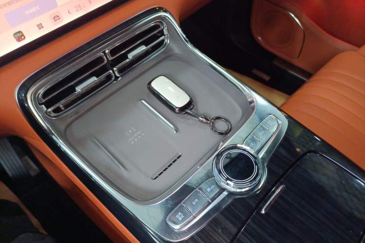 Used Geely Galaxy M9 2025 Model 230km Two-Wheel-Drive Exploration Edition Vehicle Key