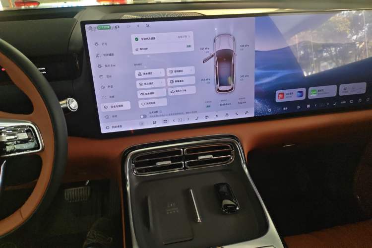 Used Geely Galaxy M9 2025 Model 230km Two-Wheel-Drive Exploration Edition Audio And AC Panel