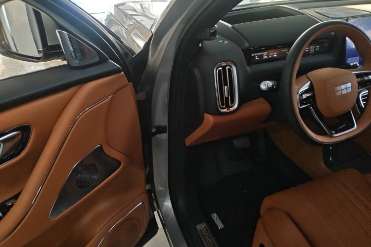 Used Geely Galaxy M9 2025 Model 230km Two-Wheel-Drive Exploration Edition Driver Seat