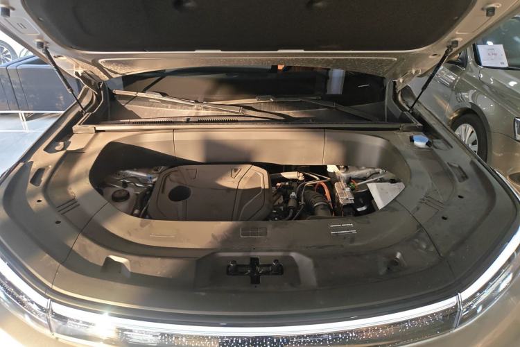 Used Geely Galaxy M9 2025 Model 230km Two-Wheel-Drive Exploration Edition Engine Bay