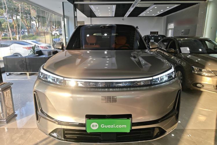 Used Geely Galaxy M9 2025 Model 230km Two-Wheel-Drive Exploration Edition Front