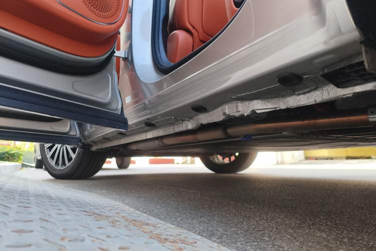 Used Geely Galaxy M9 2025 Model 230km Two-Wheel-Drive Exploration Edition Left Side Sill
