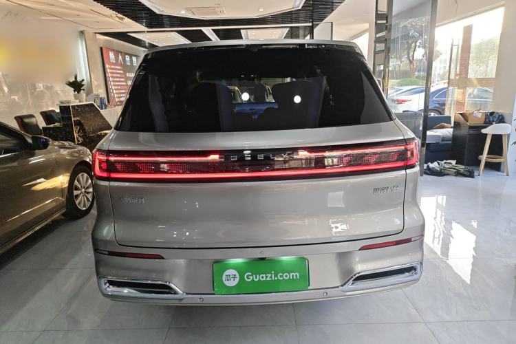 Used Geely Galaxy M9 2025 Model 230km Two-Wheel-Drive Exploration Edition Rear