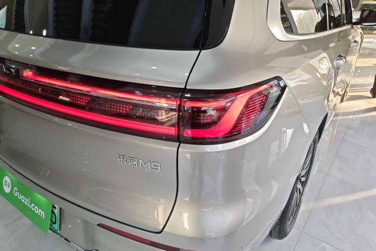 Used Geely Galaxy M9 2025 Model 230km Two-Wheel-Drive Exploration Edition Right Rear Taillight