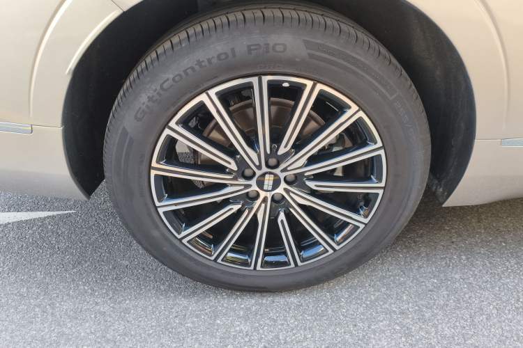 Used Geely Galaxy M9 2025 Model 230km Two-Wheel-Drive Exploration Edition Right Rear Wheel Hub