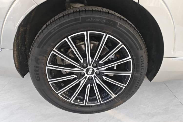 Used Geely Galaxy M9 2025 Model 230km Two-Wheel-Drive Exploration Edition Right Rear Wheel Hub