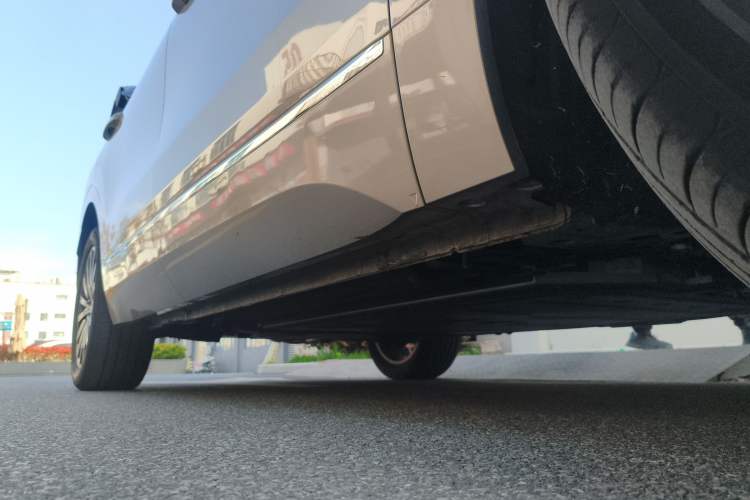 Used Geely Galaxy M9 2025 Model 230km Two-Wheel-Drive Exploration Edition Right Side Sill
