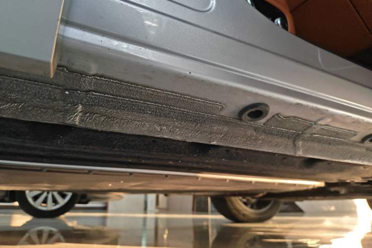 Used Geely Galaxy M9 2025 Model 230km Two-Wheel-Drive Exploration Edition Right Side Sill